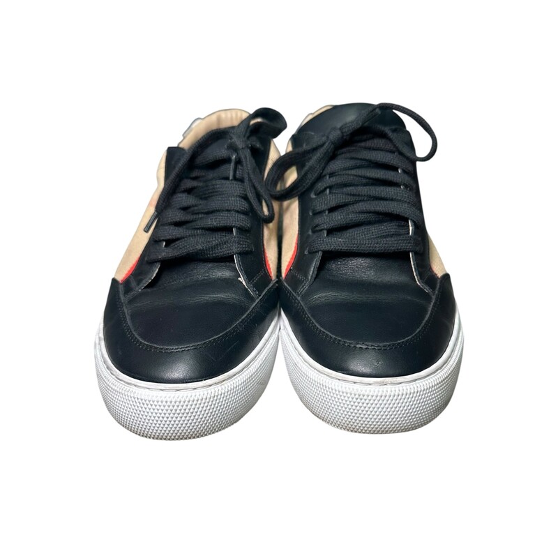 Burberry Nova Check Sneakers<br />
<br />
Black<br />
<br />
 Size: 41<br />
<br />
In very good condition.<br />
<br />
Code: ITCALOC935MON<br />
<br />
Does not come with original dustbag or box.