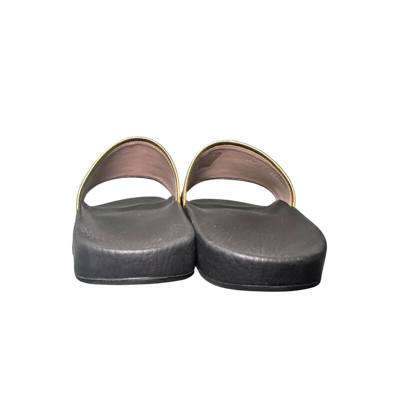 Gucci Pursuit Cube Sandals<br />
<br />
Mens size 7 woman 8.5<br />
<br />
Style Code: 494758 160<br />
<br />
In excellent condition.<br />
<br />
Comes with original dust bag and box.