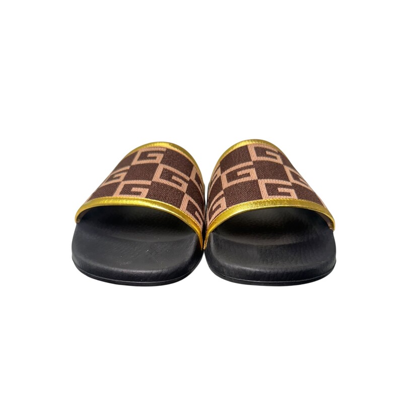 Gucci Pursuit Cube Sandals<br />
<br />
Mens size 7 woman 8.5<br />
<br />
Style Code: 494758 160<br />
<br />
In excellent condition.<br />
<br />
Comes with original dust bag and box.