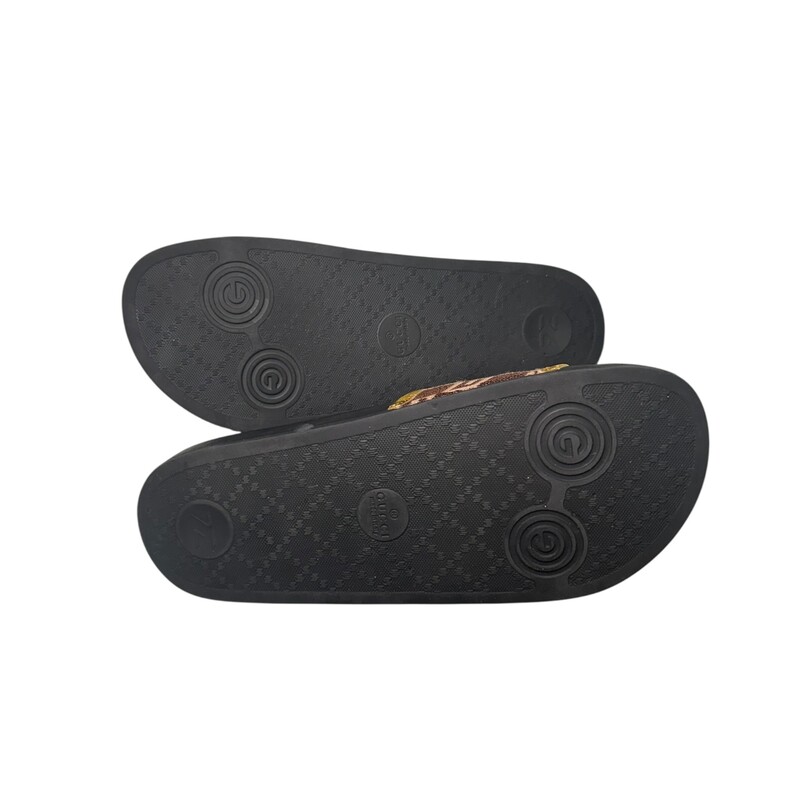 Gucci Pursuit Cube Sandals<br />
<br />
Mens size 7 woman 8.5<br />
<br />
Style Code: 494758 160<br />
<br />
In excellent condition.<br />
<br />
Comes with original dust bag and box.