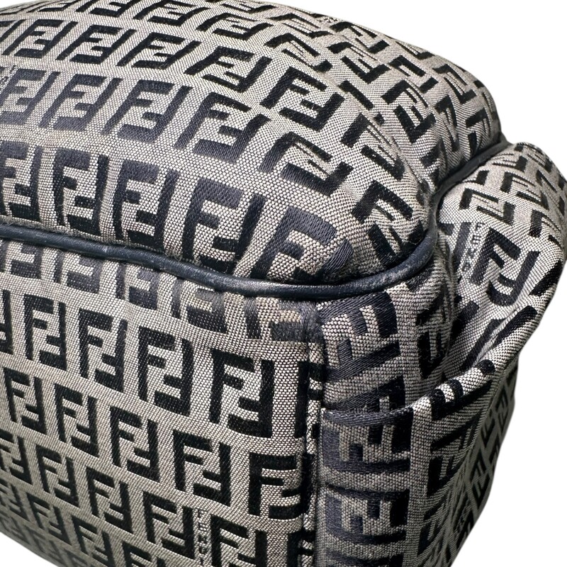 Fendi Zucca Diaper Logo Navy Messanger Bag<br />
<br />
Serial Code:7VB009-FOT 189-3355<br />
<br />
Dimensions: 12 L X 11 H inches<br />
<br />
In very good condition. Some marks on the canvas and some minor marks on the interior.<br />
<br />
Does not come with original dust bag or box.