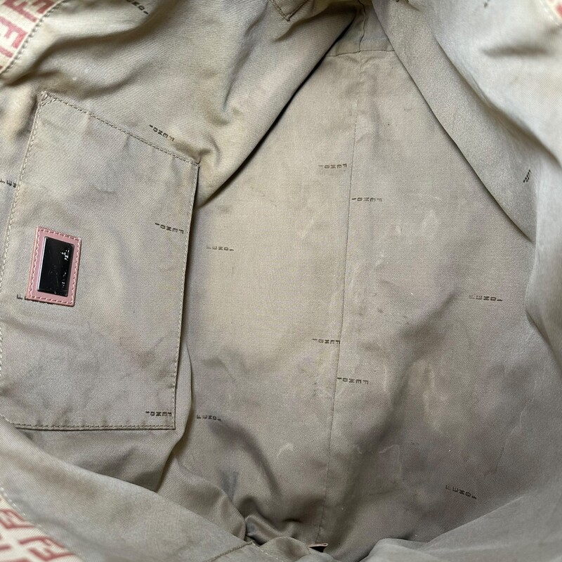 Fendi Zucca Tote Logo Canvas Tote<br />
<br />
Serial Code : 2372.8BH104JQ4-039<br />
<br />
Dimensions: 13 L X 12 H inches<br />
<br />
In very good condition. Some corner wear and interior marks.<br />
<br />
Does not come with original dust bag or box.