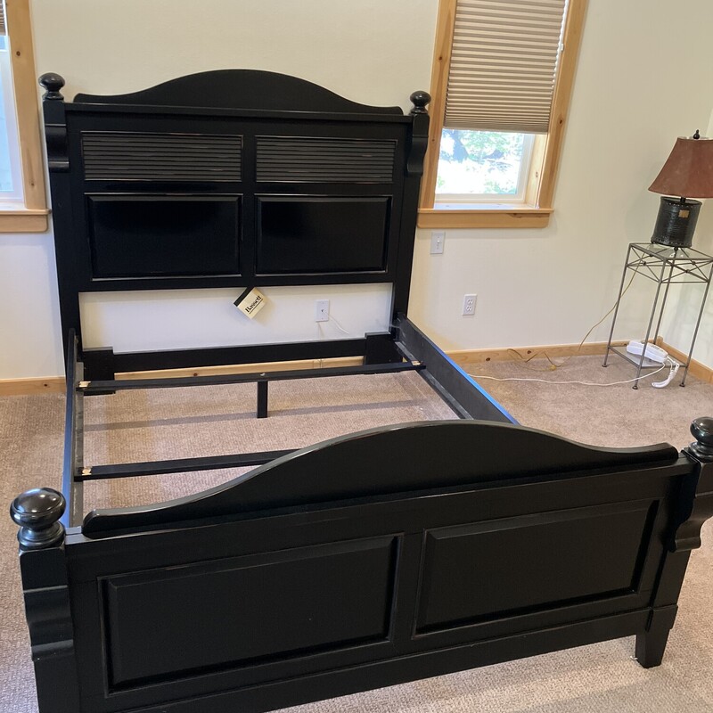 Black Wood Queen Bed