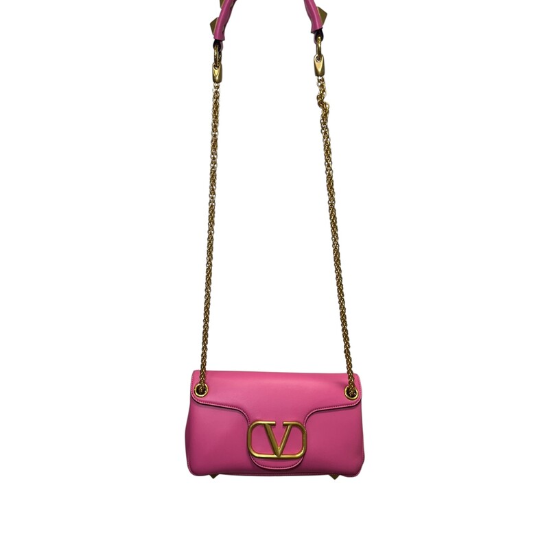 Valentino V Loco Flap Chain Bag


Dimensions:10.5 L x 5 H inches

In good condition. Some marks on the back of the leather.

Comes with original dust bag and box.