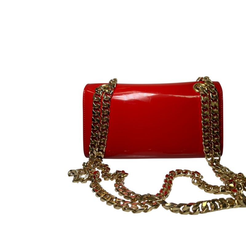 Dolce & Gabbana Shiny Calfskin Chain Crossbody with card holder<br />
<br />
Dimensions:<br />
H10.5cm x W18.5cm x D5cm approx.<br />
<br />
In very good condition. Minor hadware scratches.<br />
<br />
Does not come with original dust bag or box.