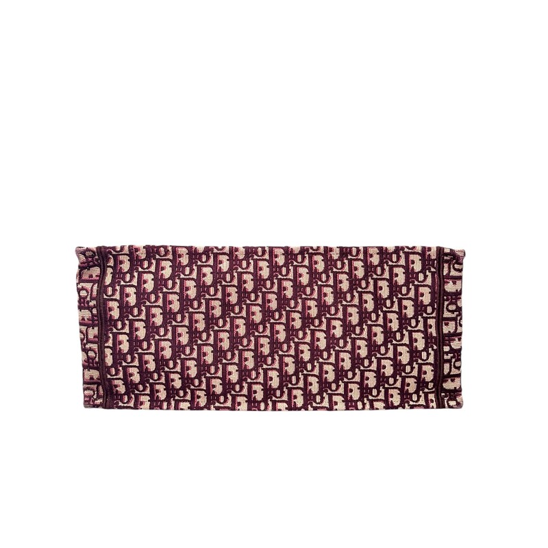 Dior Oblique Book BurgundyTote

Date Code:50-MA-0168

Dimensions: 17 L x 13 H inches

In very good condition. Some minor corner wear.

Does not come with original dust bag or box.