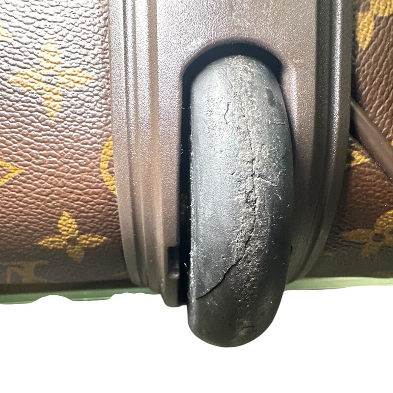 Louis Vuitton Monogram Pegase 45 Rolling Suitcase<br />
<br />
2 Wheels<br />
<br />
Date Code:SP1088<br />
<br />
Dimensions:<br />
14.5W x 19H x 7D<br />
<br />
In very good condition. Some minor scuffs on the leather and hardware.<br />
<br />
Does not come with original dust bag or box. Comes with the lock but no keys .