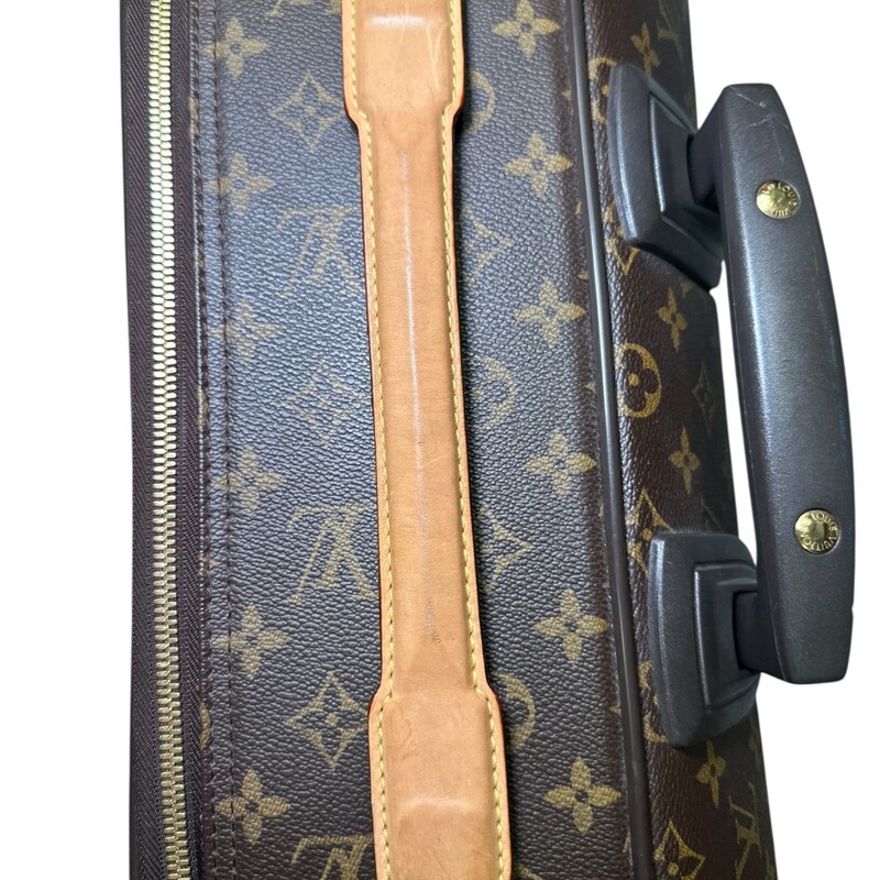 Louis Vuitton Monogram Pegase 45 Rolling Suitcase<br />
<br />
2 Wheels<br />
<br />
Date Code:SP1088<br />
<br />
Dimensions:<br />
14.5W x 19H x 7D<br />
<br />
In very good condition. Some minor scuffs on the leather and hardware.<br />
<br />
Does not come with original dust bag or box. Comes with the lock but no keys .