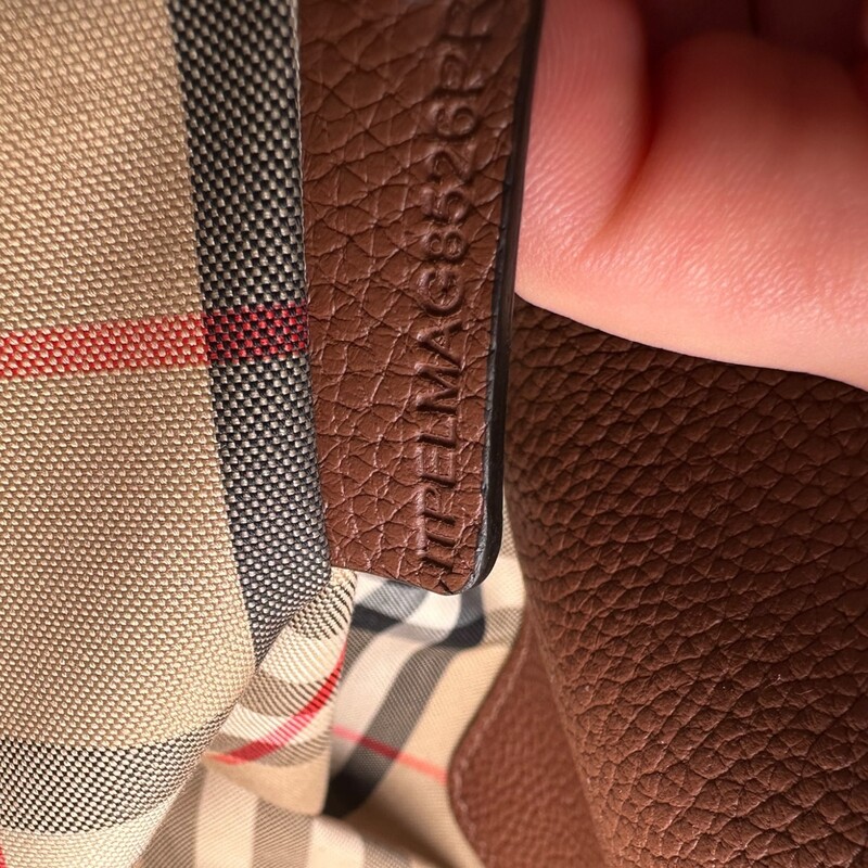 Burberry Note Vintage Check Pattern  Crossbody<br />
<br />
Serial Code:ITPELMAG8526PRA<br />
<br />
Dimensions:10 W x 7 H x 3 D inches<br />
<br />
In excellent condition. Like new.<br />
<br />
Comes with original dust bag and box.