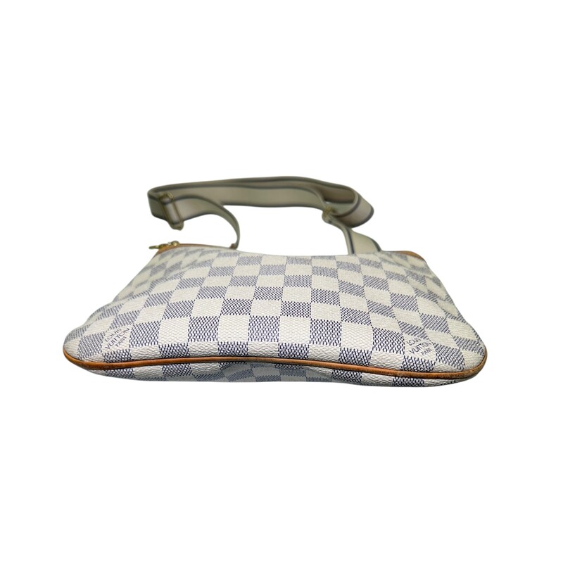 Louis Vuitton Bosphore Damier Azur Crossbody<br />
<br />
Date Code:MI4028<br />
<br />
Dimensions:10 L x 10 H inches<br />
<br />
In very good condition. Some corner wear and minor water marks on the leather.<br />
<br />
Does not come with original dust bag or box.
