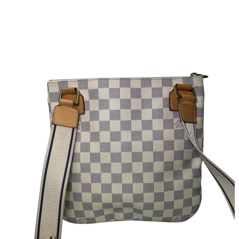 Louis Vuitton Bosphore Damier Azur Crossbody<br />
<br />
Date Code:MI4028<br />
<br />
Dimensions:10 L x 10 H inches<br />
<br />
In very good condition. Some corner wear and minor water marks on the leather.<br />
<br />
Does not come with original dust bag or box.