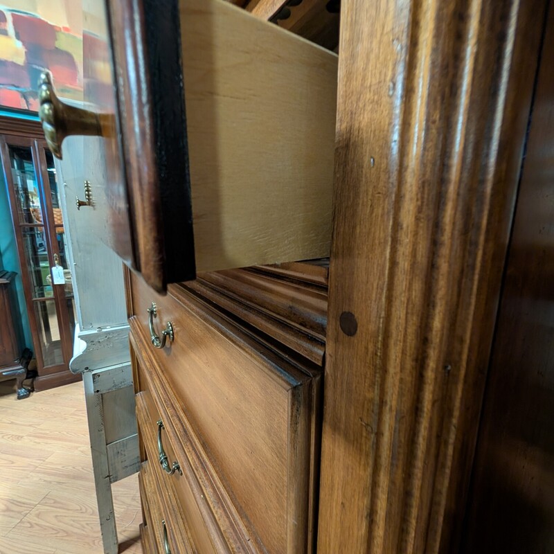 Lexington Tall Boy, 5 Drawer<br />
38 x 19 x 54h