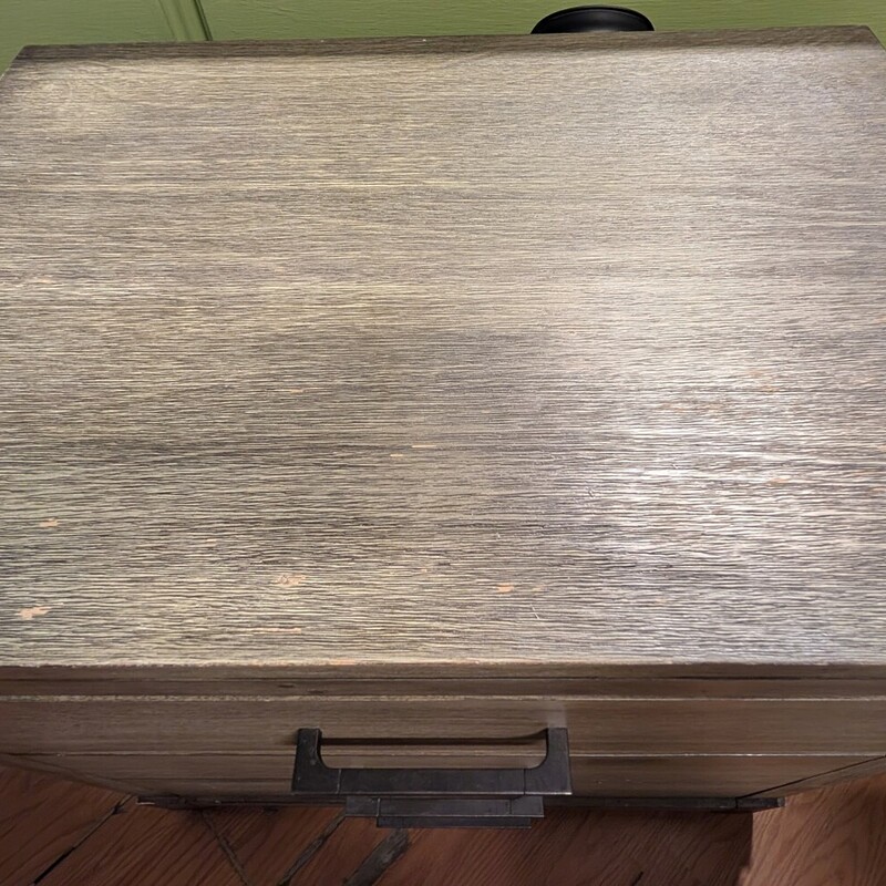 Side Table 2 Drawer, Olive Green/Grey<br />
25.5 x 18 x 26h