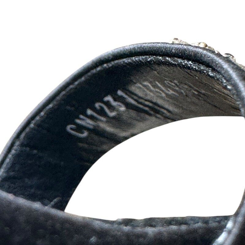 Alexander Mcqueen Punk Comet Crystal Embellished Black Heels<br />
<br />
Size:  38<br />
<br />
Code:CN 1231 734994<br />
<br />
Good condition: Missing small bead.<br />
<br />
Does not come with the original dustbag or box
