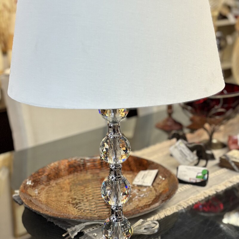 Metal Glass Faceted Ball Lamp
Clear Silver White Size: 14.5 x 27.5H