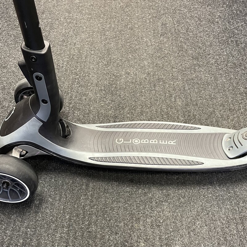 Globber Ultimate Scooter, Black, Size: 5Y+ - Max 220 lbs

OUR BEST-SELLING SCOOTER: The new Ultimum scooter is Globber’s top selling scooter on Amazon because it’s the last scooter you’ll need to buy! It is a kids scooter age 5+ and has an adjustable 6-position handlebar that grows with your child into their teens, ultimately becoming an adult scooter! Also, this scooter easily transforms into a self-standing or folded mode at the push of a button for convenience and easy storage. NO assembly needed.
SCOOTER SAFETY COMES FIRST: For Globber, safety is always top of mind. This kick scooter features an extra wide non-slip deck with added side composite grips, rear metal brakes, and an adjustable steering angle control system that allows tighter or softer turning radius’ for safer rides.
COMFORTABLE, DURABLE & SMOOTH: Roll in comfort with these ergonomic handlebar grips and two durable, high-quality and high-rebound 125mm diameter wheels in the front & one 90mm diameter wheel in the back. The polyurethane front and back wheels ensure a smooth, effortless scoot every ride.
ADJUSTABLE HEIGHT: This scooter’s sturdy T-bar with soft, ergonomic handlebar grips has 6 height adjustments (29.9” / 31.8” / 33.8” / 35.8” / 37.8” / 39.7” - measured from the ground) that easily lock in place with an anti-scratch sleeve. Never outgrow your scooter whether you are a kid, teen, or adult.
3 WHEEL KICK SCOOTER FOR ADULTS & KIDS: Scoot comfortably with Globber’s Ultimum Scooters. Designed with kids, big kids and adults in mind. New Colors suited for both boys & girls.