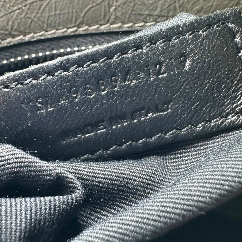 YSL Niki Flap Light Musk<br />
<br />
Code: YSL49888941219<br />
<br />
Dimensions:<br />
10.5W x 7.5H x 3.25D<br />
<br />
In very good condition.  Light wear to the corners and logo.<br />
<br />
Comes with the original dust bag and box.