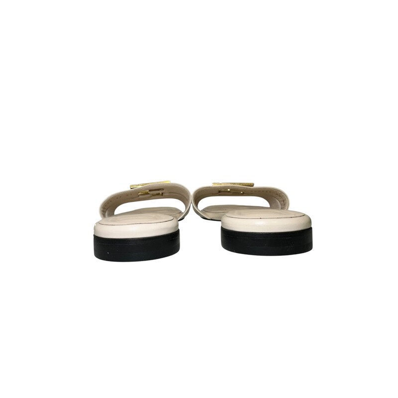 Fendi FFold Leather White Slides<br />
<br />
Size 37<br />
<br />
Code: 8R8554<br />
<br />
In very good condition. Light scuffs to the metal tops.<br />
<br />
Does not come witht the original dust bag or box.