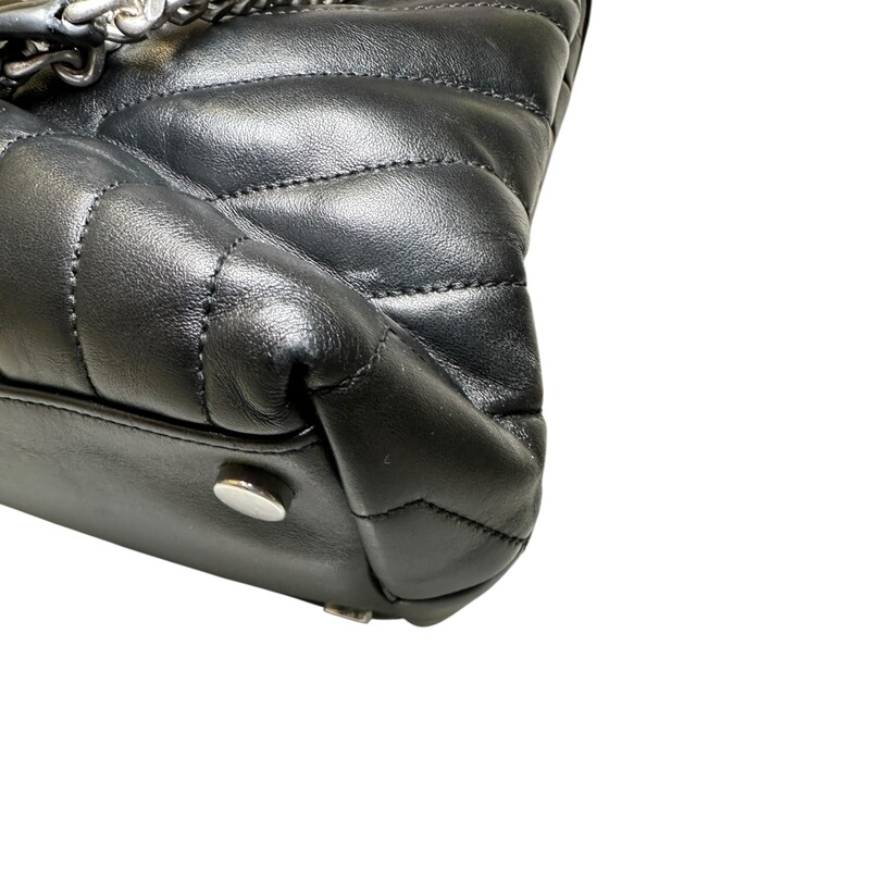 Saint Laurent LouLou Chevron Leather Chain Bag<br />
<br />
Serial Code:GUE574947.0920<br />
<br />
Dimensions:<br />
14W x 10.5H x 6D<br />
11 handle drop<br />
20 strap drop<br />
<br />
In very good condition. Some corner wear and scratching of the hardware.<br />
<br />
Does not come with original dust bag or box.