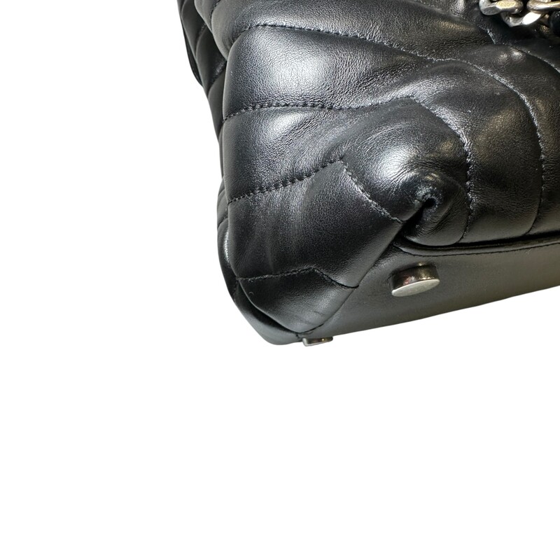 Saint Laurent LouLou Chevron Leather Chain Bag<br />
<br />
Serial Code:GUE574947.0920<br />
<br />
Dimensions:<br />
14W x 10.5H x 6D<br />
11 handle drop<br />
20 strap drop<br />
<br />
In very good condition. Some corner wear and scratching of the hardware.<br />
<br />
Does not come with original dust bag or box.