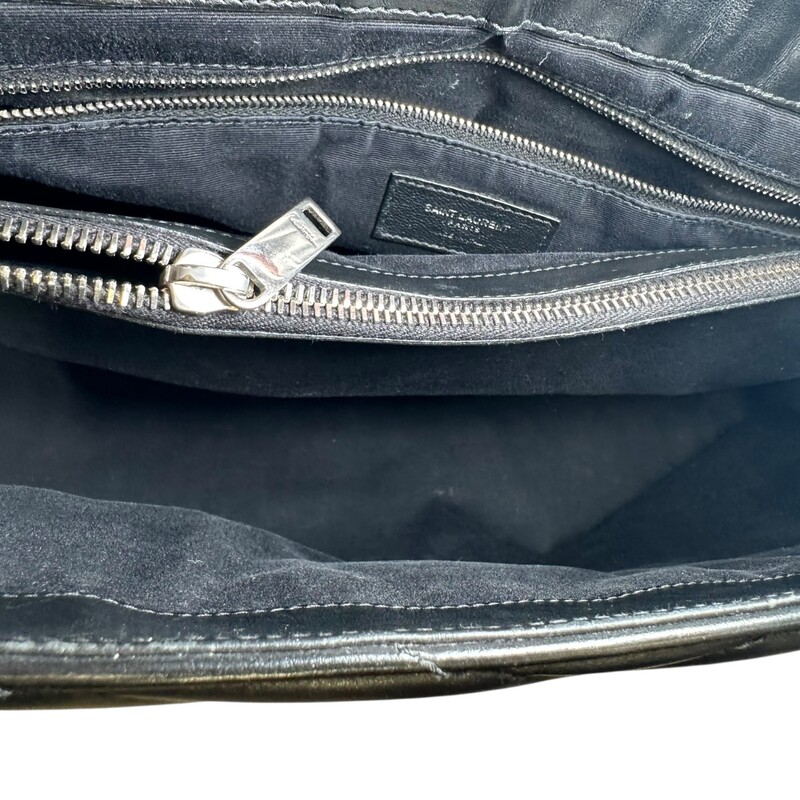 Saint Laurent LouLou Chevron Leather Chain Bag

Serial Code:GUE574947.0920

Dimensions:
14W x 10.5H x 6D
11 handle drop
20 strap drop

In very good condition. Some corner wear and scratching of the hardware.

Does not come with original dust bag or box.