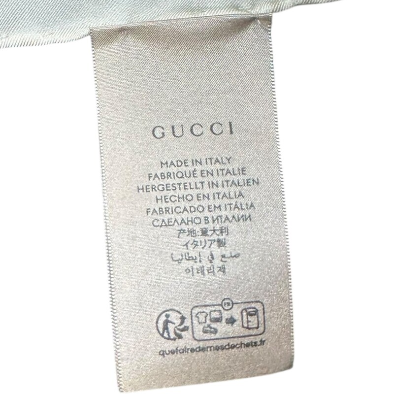 Gucci Silk Swan Fly Scarf<br />
<br />
Dimensions : 90x90 inches<br />
<br />
In very good condition.<br />
<br />
Does not come with original dust bag or box.