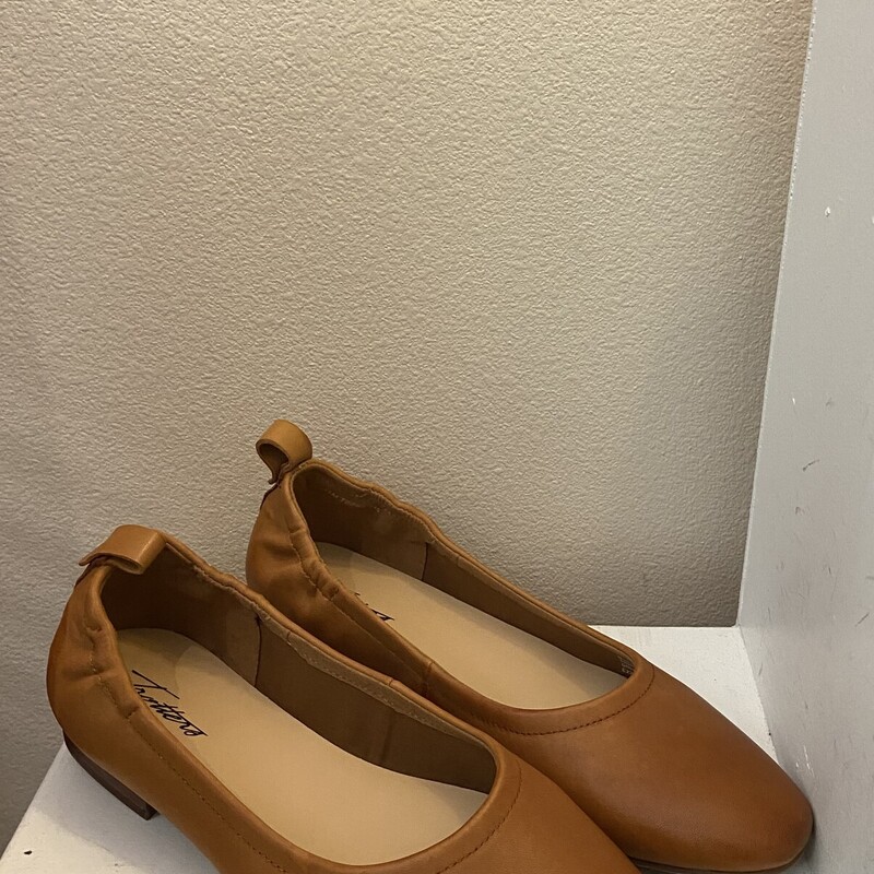 NEW Caramel Lther Flat