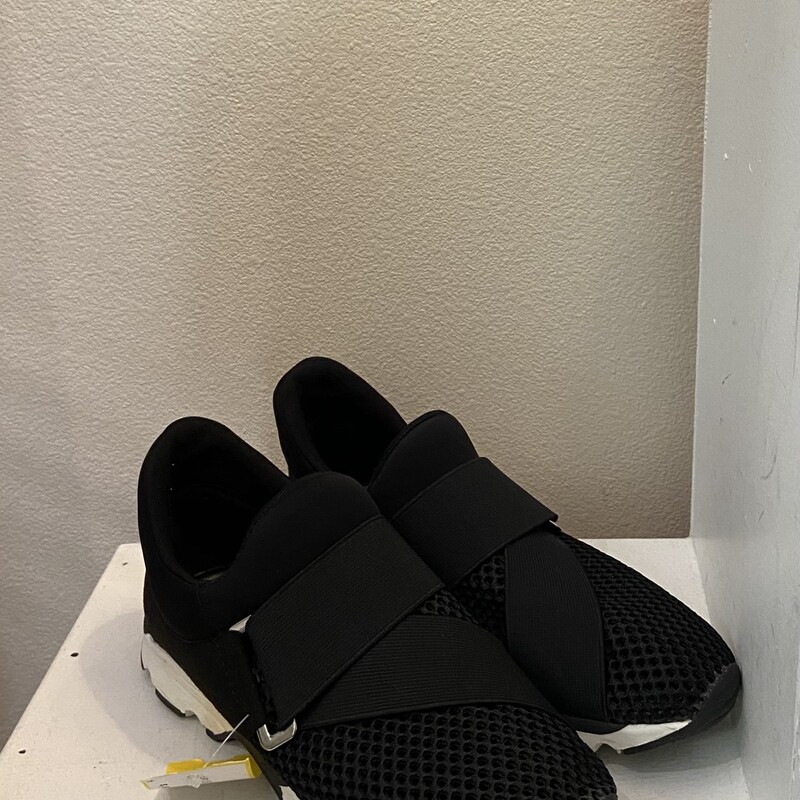 Blk Mesh Slipon Sneaker