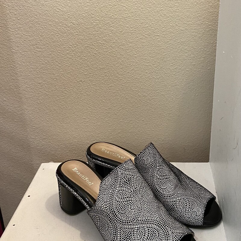Blk/Wt Peep Heel