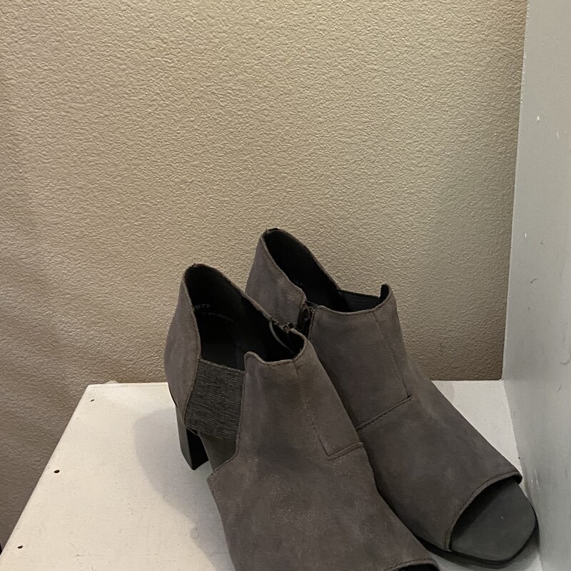 Gry Suede Peep Heel