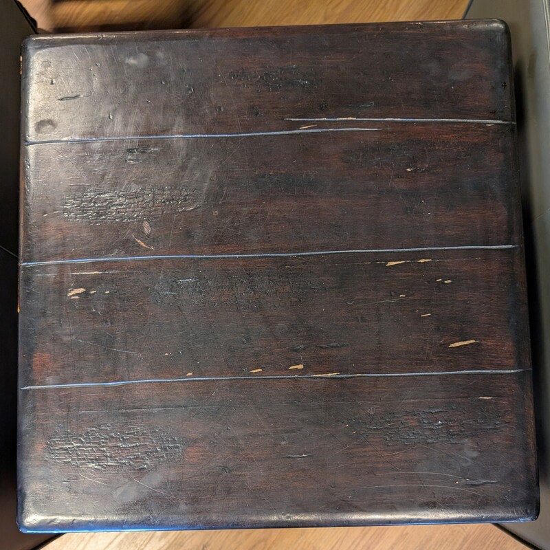 Pottery Barn Side, Dark Stain, Square, Shelves<br />
22 x 22 x 25h