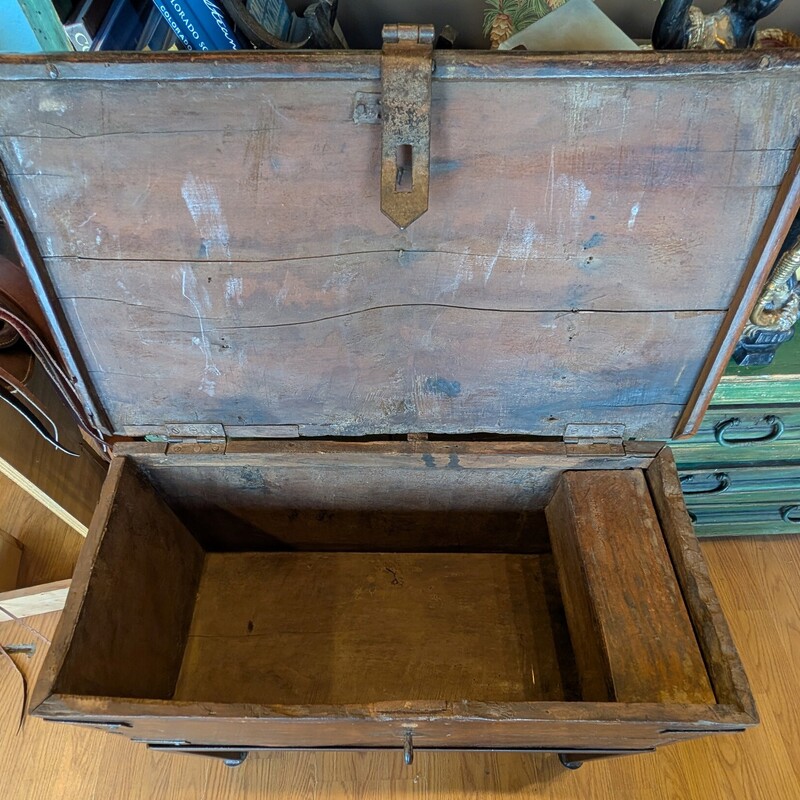 Antique Trunk On Stand, Metal, Pine<br />
25 x 12 x 21h