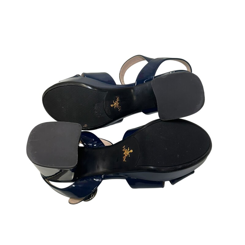 Prada Crisscross Patent Navy<br />
<br />
Size: 37<br />
<br />
In excellent condition.<br />
<br />
Does not come with the original dust bag or box.