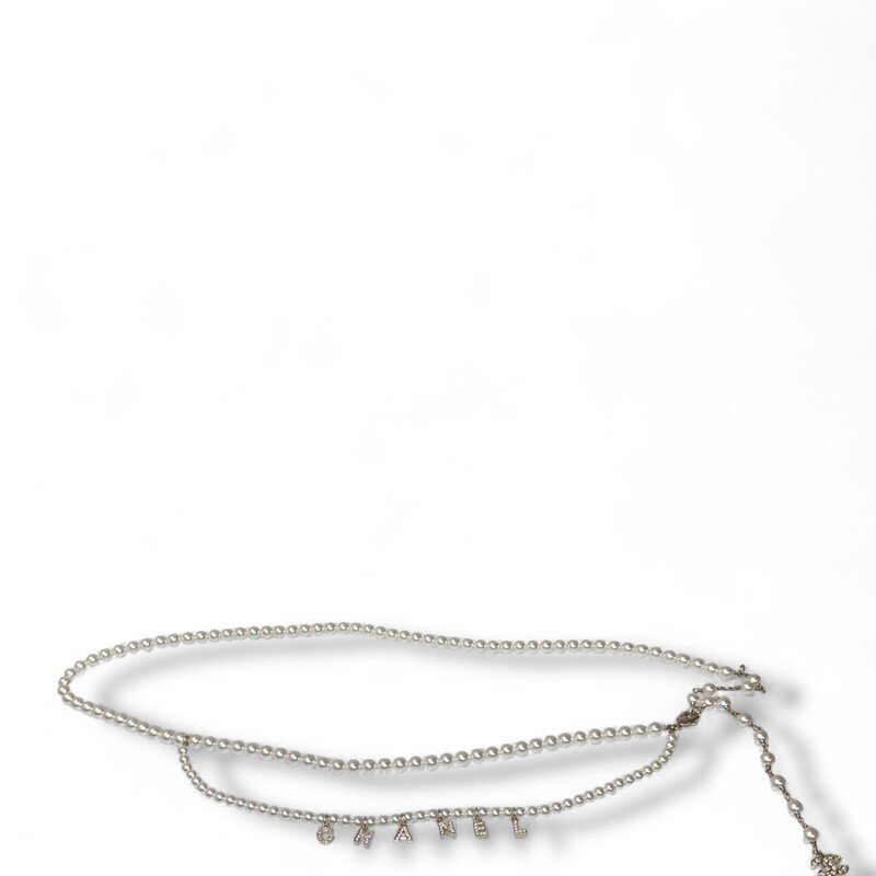 Chanel Pearl Logo Tier Chain Belt

2020 Collection

Size: Small

In excellent condition. Some minor scratches on the hardware.

Comes with the original box and dust bag.