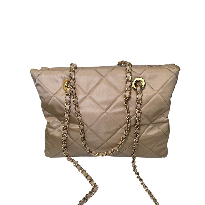 Prada Re Edition 1995 Nylon Desert Beige Chaine Tote

Factory Code: 272 G

Dimensions: 12 L x 8 H inches

In excellent condition. Like new.

Comes with the original dust bag. No box.