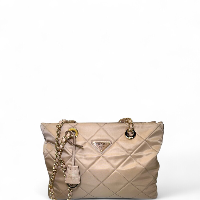 Prada Re Edition 1995 Nylon Desert Beige Chaine Tote

Factory Code: 272 G

Dimensions: 12 L x 8 H inches

In excellent condition. Like new.

Comes with the original dust bag. No box.