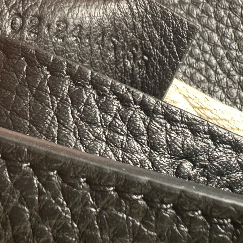 Chloe Marcie Raffia Straw Crossbody<br />
<br />
Serial Code:02.24.45.65<br />
<br />
Dimensions: 7.5W x 7H inches<br />
<br />
In excellent condition. Like new.<br />
<br />
Comes with the original dust bag and box.