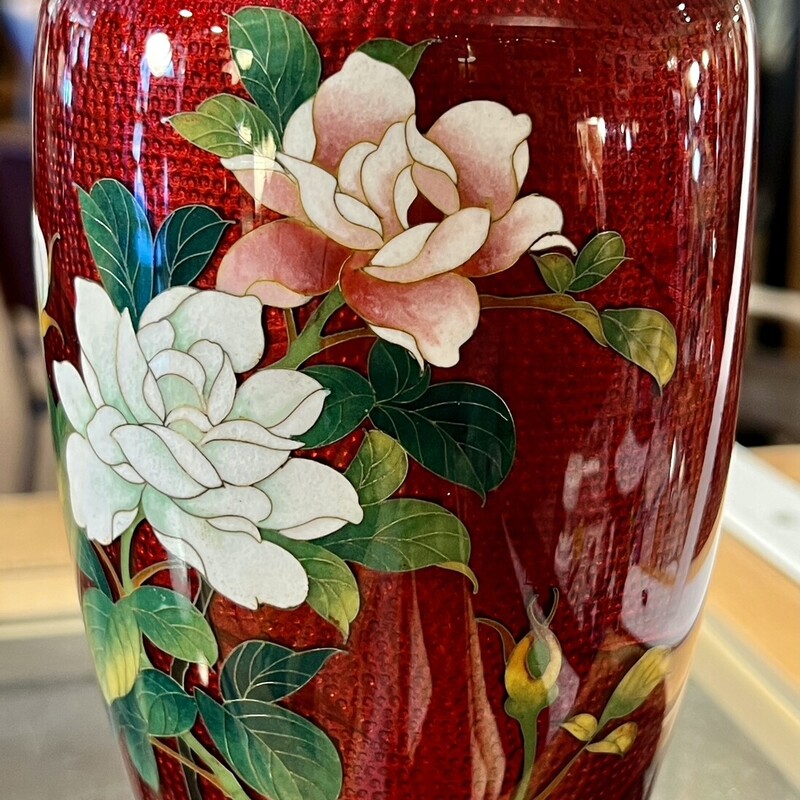Vase Vintage Japanese Cloisonne,
Size: 8 Tall