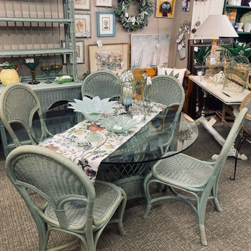 PA House Wicker 5pc Dining Set
Clear Glass with Green Wicker
Table Size: 48x29H
Chair Size: 16x17x37H
Includes 5 Chairs, Removable Glass Top
Glass AS IS- Some Surface Scratches
Matching 2pc Wicker Hutch Sold Separately