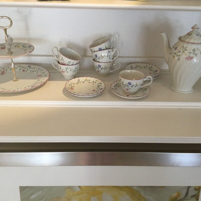 Tea Serving/Pot/Cups/Sauc