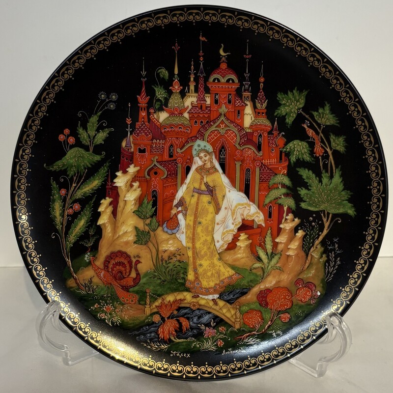 Bradford Exchange Ludmilla Russian Fairy Tale Plate
Black Gold Red Green
Size: 7.5dia