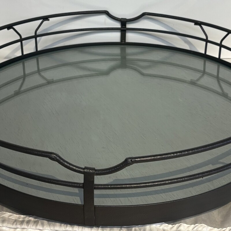 Iron Round Tray With Glass Top
Brown Clear Size: 21.5 x 4H