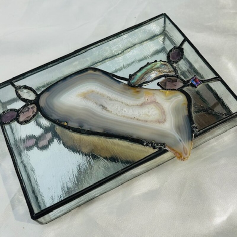 Geode Inlaid Glass Box
Clear Purple White Size: 7.5 x 5 x 1H