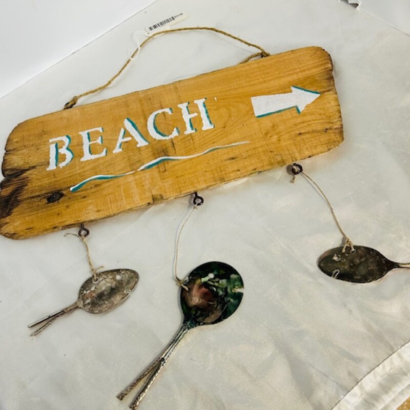 Beach Wood Sign With Hanging Metal Fish
Tan White Silver Size: 13 x 14H