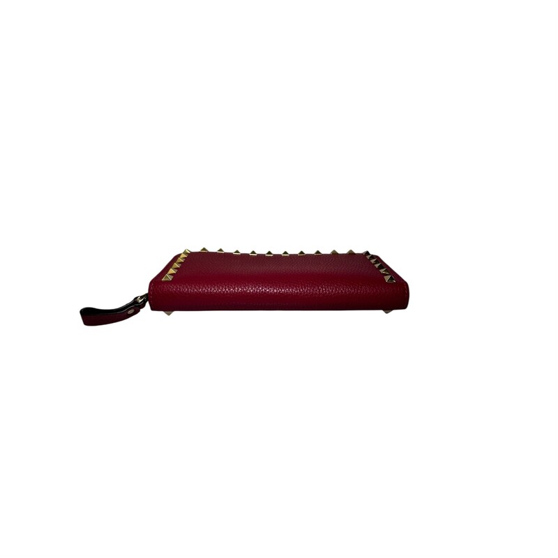 Valentino Pink Rock Stud Leather Wallet<br />
<br />
In very good condition. Some minor scratches on the leather.<br />
<br />
Does not come with original dust bag or box.