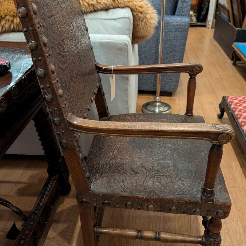 Spanish Walnut Leather, 19thcent, Nailheads<br />
24 x 22 x 43h