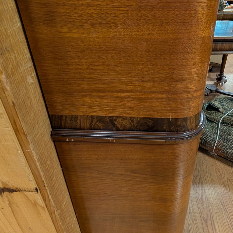 Antique Zenith 1940 Radio, AS-IS, 7S558<br />
28 x 13 x 42h