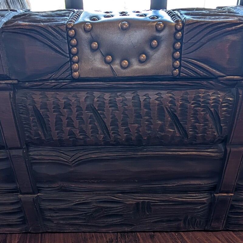 BlackForest German Trunk, Leather, 19thcent<br />
23 x 13 x 16h