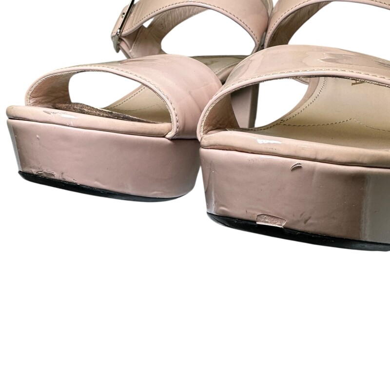 Prada Block Sling Tan Patent<br />
<br />
Size: 37<br />
<br />
In very good condtion. Light scuffs to the front of the leather.<br />
<br />
Does not come with the original dust bag or box.