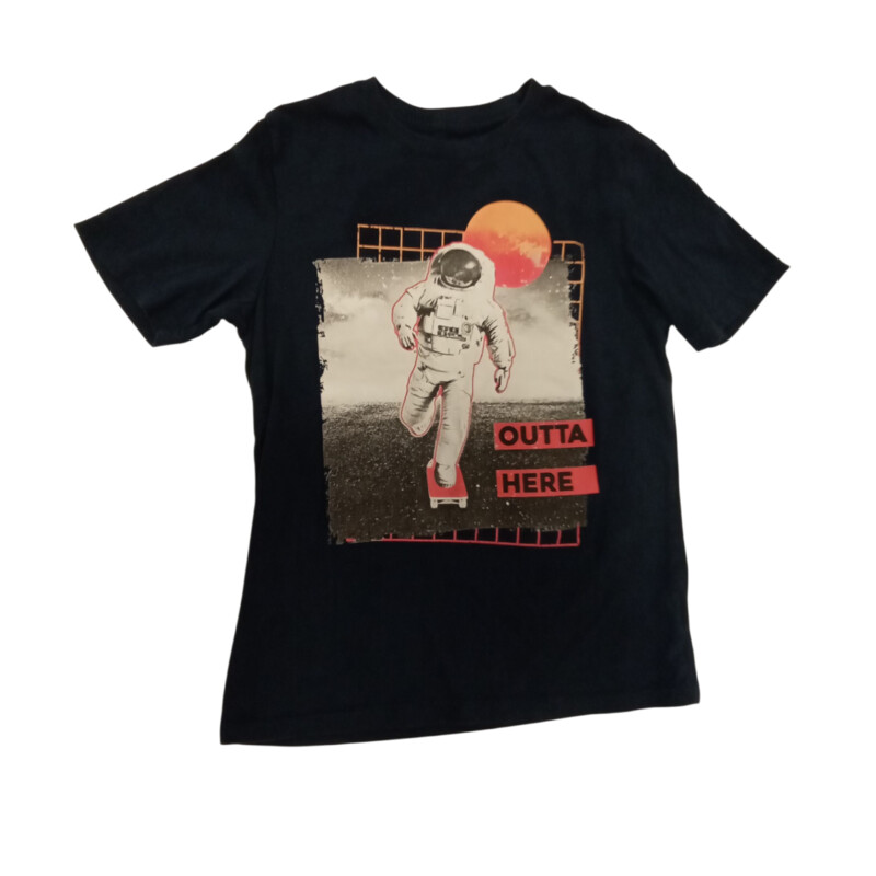 Shirt: Blue Outta Here, Boy, Size: 10/12

Located at Pipsqueak Resale Boutique inside the Vancouver Mall, Suite 230, (upstairs between Round 1 and Golds Gym) or online at: #pipsqueakresale

All items are photographed prior to being steamed. Cross posted, items are located at #PipsqueakResaleBoutique, payments accepted: cash, paypal & credit cards. Any flaws will be described in the comments. More pictures available with link above. Local pick up available at the #VancouverMall, tax will be added (not included in price), shipping available (not included in price, *starts at $9.99; please contact regarding shipment of toys or other larger items), item can be placed on hold with communication, message with any questions. Join Pipsqueak Resale - Online to see all the new items! Follow us on IG @pipsqueakresale / Facebook @pipsqueakresaleboutique & Thanks for looking! Due to the nature of consignment, any known flaws will be described; ALL SHIPPED SALES ARE FINAL. All items are currently located inside Pipsqueak Resale Boutique as a store front items purchased on location before items are prepared for shipment will be refunded.

#resalerocks #shopsmall #pipsqueakresale #shopvanmall #vancouverwa #portland #reusereducerecycle #fashiononabudget #chooseused #consignment #savemoney #shoplocal #weship  #shopvanmall #vancouvermall #vancouver #vancouverwashington #keepusopen #shoplocalonline #resale #resaleboutique #mommyandme #minime #fashion #reseller #usedclothing #usedtoys #secondhand #consign #store #clothes #womensclothes #kidsclothes #shopvancouvermall